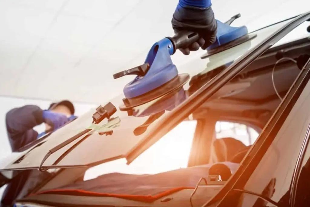 Best-Mobile-Windscreen-Services-in-North,-South,-East-&-West-London-Compared-003